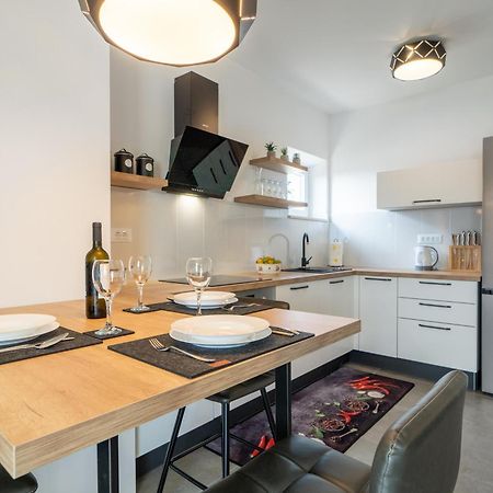 Apartments Siesta ซูมาร์ติน ภายนอก รูปภาพ