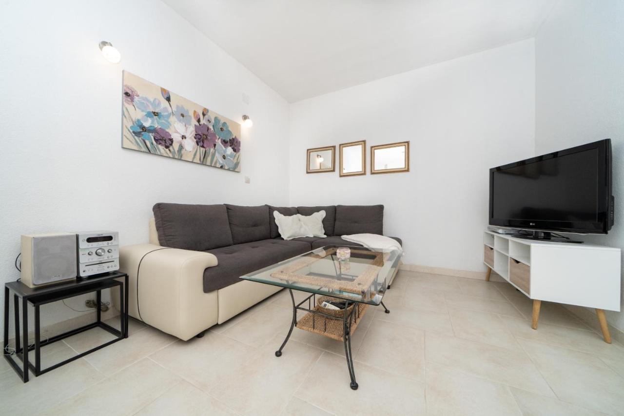 Apartments Siesta ซูมาร์ติน ภายนอก รูปภาพ