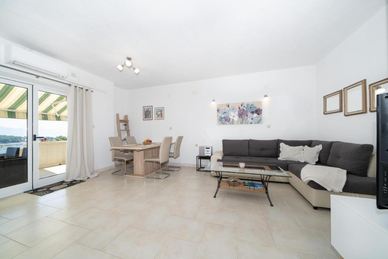 Apartments Siesta ซูมาร์ติน ภายนอก รูปภาพ
