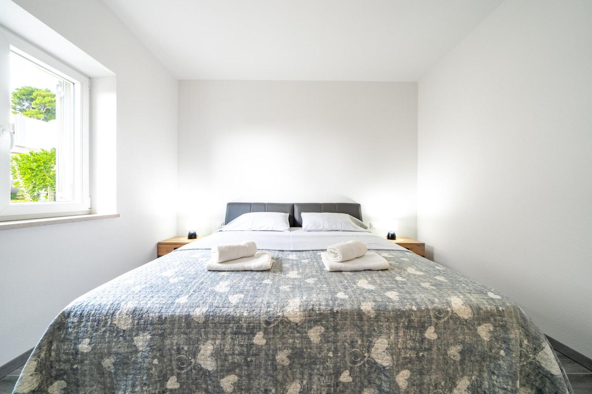 Apartments Siesta ซูมาร์ติน ภายนอก รูปภาพ