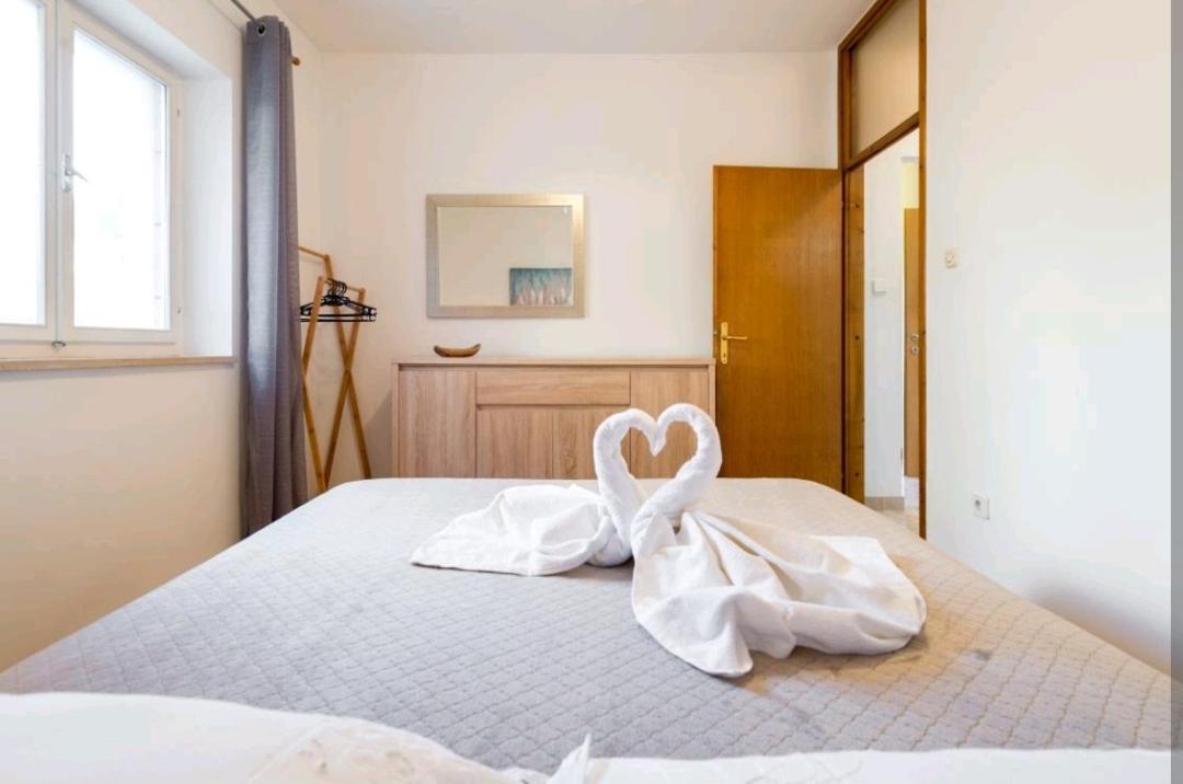 Apartments Siesta ซูมาร์ติน ภายนอก รูปภาพ
